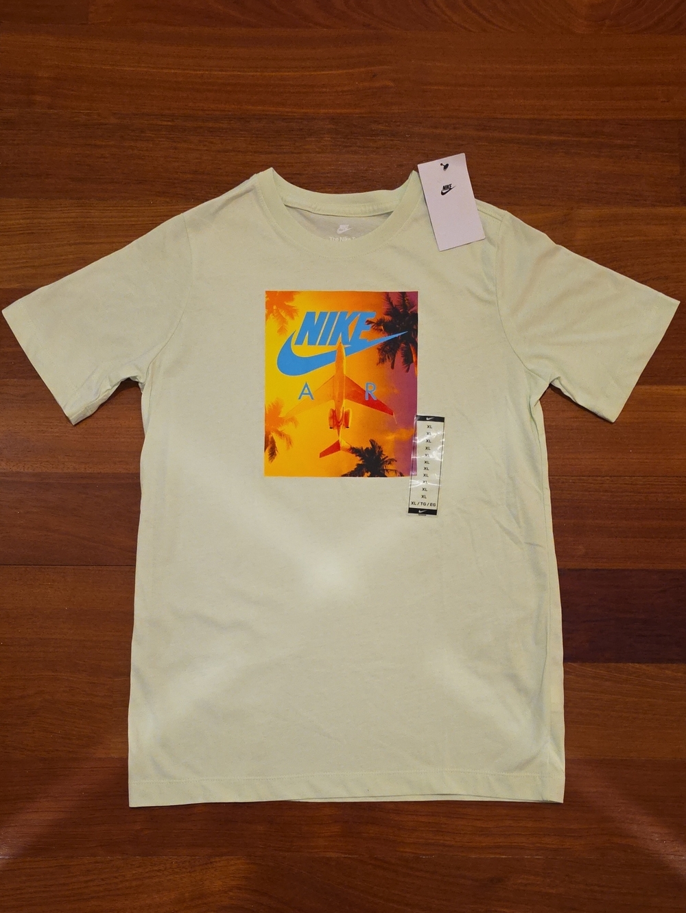NWT Nike Boys Green T-shirt, Size XL